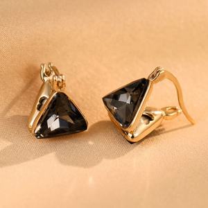 Nouvelles boucles d'oreilles à clous géométriques super scintillantes en cuivre gris plaqué or pour femmes, cadeau haut de gamme, design unique, petite taille, pierre en zircon - Product Image 5