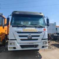 Grue à flèche pliante d'occasion de 14 tonnes montée sur camion pour le transport logistique et la distribution de marchandises lourdes