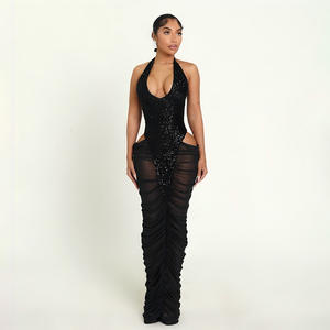 فستان طويل نسائي أنيق بترتر لامع وتطريز، بتصميم هالتر ورقبة على شكل V وظهر مكشوف وحافة شفافة، مثالي لحفلات التخرج والمناسبات الليلية، بتصميم مكشكش. - Product Image 4