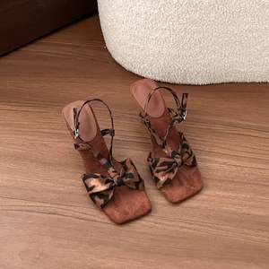 Sandalias de Estilo Moderno para Verano, con Punta Francesa, Tacón Bajo y Lazo, Tacones Altos para Mujer - Product Image 1