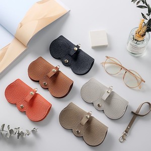 Étui à lunettes en cuir de forme irrégulière, housse de protection portable pour lunettes de soleil et lunettes de vue - Product Image 1