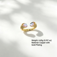 Bague ouverte large en cuivre plaqué or, torsadée, avec deux pierres ovales CZ colorées, idéale pour les fêtes et le quotidien
