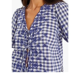 Conjunto Casual de Lino para Mujer, Estilo Nuevo 2025, Camisa Bordada y Pantalones Cortos con Decoración de Botones, Tela de Lona, Venta Caliente OEM - Product Image 2