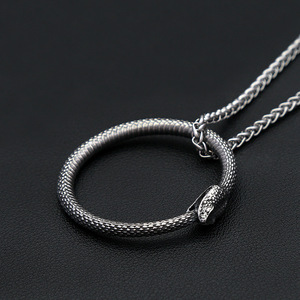 สร้อยคอโอโรโบรอส เครื่องประดับสแตนเลส ลายงู ชื่อ "ชีวิตและความตาย" - Product Image 3