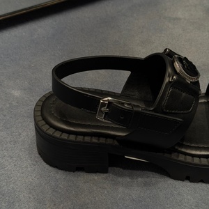 high quality designer <b>flats</b> sandals casual shoes men fashion retro <b>flat</b> slippers women beach slippers are selling well shoes - Product Image 4