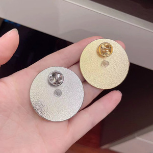 Broche Circular <span class=keywords><strong>de</strong></span> Aleación <span class=keywords><strong>de</strong></span> Zinc Esmaltado Duro Electrochapado Social Power, Insignia Giratoria Deslizante para Gestión Emocional, para Bolsos - Product Image 3
