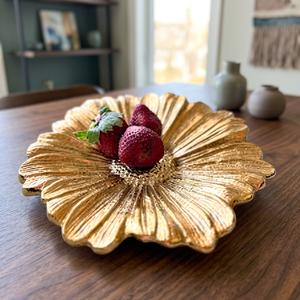 Assiette décorative en métal en forme de fleur, faite à la main, polie, style glamour, pour les fêtes - Product Image 4