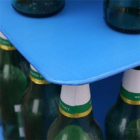 Plaque de séparation en plastique PP cannelé pour bouteilles de bière 1200x1000mm avec côtés scellés, coins arrondis, étanche et découpable
