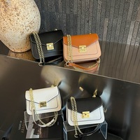 Sac à bandoulière classique pour femme avec chaîne, sac à rabat en cuir PU de créateur, petit sac carré pour femme, sac à main tendance pour le quotidien