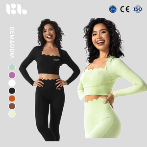 Haut de yoga à manches longues pour femme, col carré, coupe ajustée, haute élasticité, séchage rapide, idéal pour la course, le Pilates et le fitness - Product Image 1