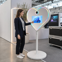 Photomaton en forme de cœur de 21,5 pouces avec flight case, mini PC Core i5 6ème génération, 8 Go, SSD 256 Go, Windows pour location événementielle