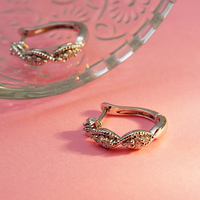Pendientes de aro ovalados de oro de 18K con diamantes de laboratorio engastados en pavé, pequeños, tipo huggie, con clip, para uso diario, joyería de lujo.