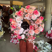 Couronne rose fleurs pièce maîtresse fleurs décoratives événement mariage décor mariage Galrand couronne Table pièces centrales décor fleur