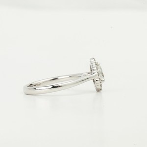 Bague de fiançailles en diamant CVD de qualité supérieure, créé en laboratoire, avec halo de diamants taille poire E F VS, bijoux de mariée écologiques - Product Image 5