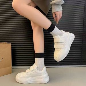 Zapatos Casuales de Otoño con Suelas Gruesas y Tacones Elevados. Zapatillas Deportivas Estilo Coreano para un Look Urbano Zapatos de Moda. - Product Image 2