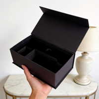 Boîte d'emballage pour whisky en carton rigide noir mat écologique avec ruban doré et logo personnalisé, en papier recyclé pour les spiritueux et les liqueurs