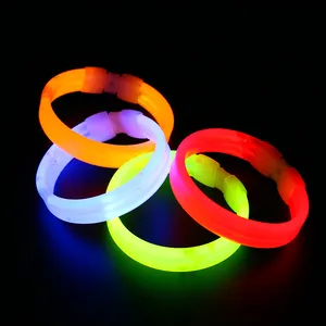 Festival Hersteller Großhandel Viecher Party hell 5 6 Zoll Schmetterling Clips Leuchtstäbe Armbänder für die Hochzeit
