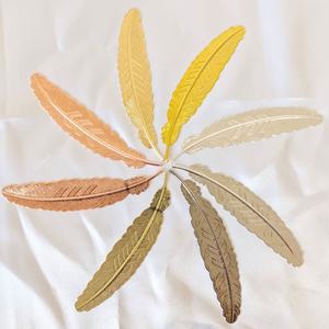 Clássico <span class=keywords><strong>Metal</strong></span> Marcadores com Penas & Folha Adereços Gravado Jóias Pingente Estudante Suprimentos Acessórios Chapeado Técnica - Product Image 5