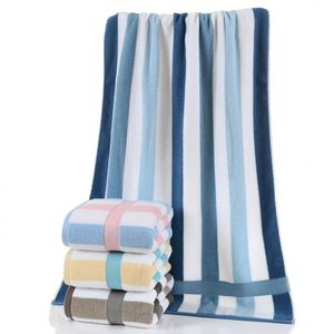 Serviette de plage et de bain de luxe surdimensionnée en coton éponge 100% rayé, personnalisée, écologique, avec logo jacquard brodé - Product Image 1