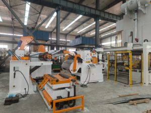 آلة هايوي المدمجة 3 في 1 لفك وفرد وتغذية الصفائح المعدنية بسرعة 1-18 متر/دقيقة وسعة 5 طن وقدرة 2.2-4.5 كيلوواط وجهد 380-440 فولت - Product Image 3