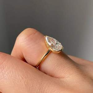 Anillo de compromiso de luminosidad de pera Brillante De plata de ley 925 de lujo para mujer, producto a granel de diamante Premium hecho a mano - Product Image 1