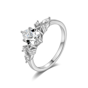 Anillo de Compromiso de Moissanita Chapado en Oro de 18K para Mujer, Corte Pera, Estilo Corona, Engaste de Garras, Anillo de Boda Romántico - Product Image 2