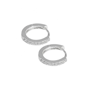 <span class=keywords><strong>Plata</strong></span> de Ley 925 chapada en oro de varios tamaños circón pequeño Micro pavé pequeño aro de oro Huggie pendientes de bebé <span class=keywords><strong>para</strong></span> mujer - Product Image 3