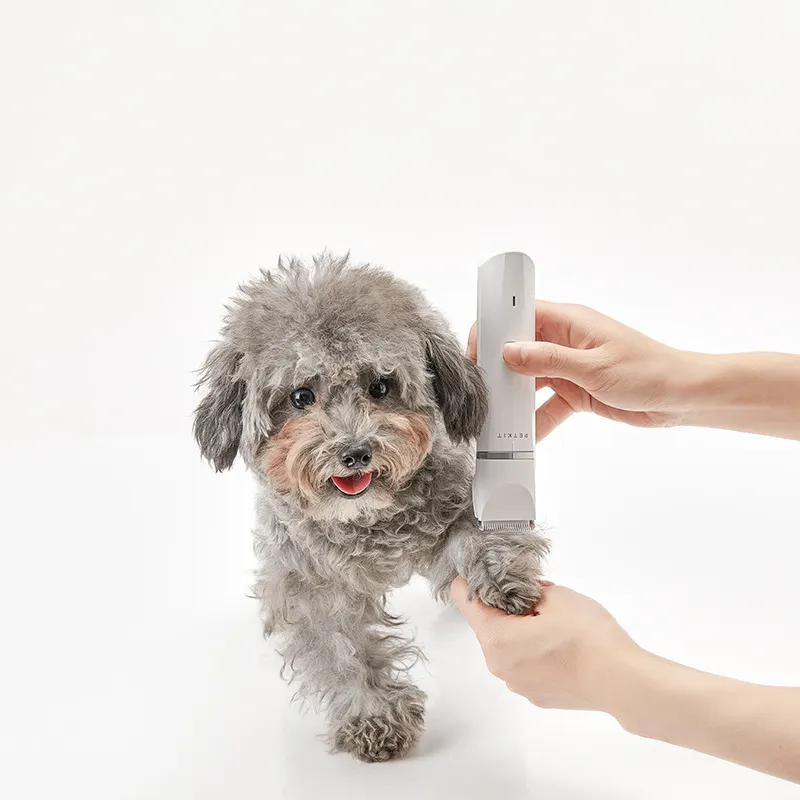 小さな犬や猫の髪を顔の周りにグルーミングするための犬の足トリマー低ノイズ電気ミニシェーバー、耳の足パッド