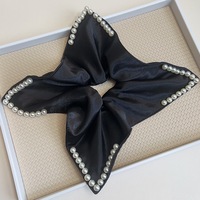 Élégant serre-tête en satin haut de gamme pour femme avec fleur de perles et grand élastique à cheveux pour cadeau de fête