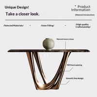 Table console d'entrée moderne et minimaliste en marbre naturel, couleur or, design italien haut de gamme, pour salon, hôtel, hall.