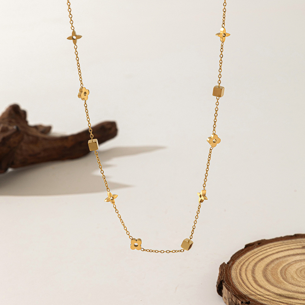 Collier Carré Fleur Or