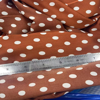 Tissu satiné imprimé à pois en charmeuse 100 % polyester recyclé, crêpe de soie recyclée, chiffon extensible