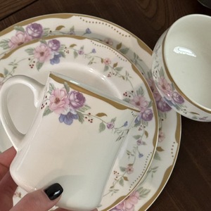 Vaisselle en céramique florale romantique <span class=keywords><strong>de</strong></span> style français du sud <span class=keywords><strong>de</strong></span> la <span class=keywords><strong>France</strong></span>, ensemble <span class=keywords><strong>de</strong></span> vaisselle colorée pour <span class=keywords><strong>café</strong></span> à la maison, avec assiettes et soucoupes - Product Image 3
