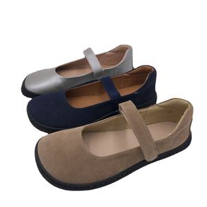 Sandalias Planas Casuales para Niños y Jóvenes TipsieToes, Sandalias Descalzas Cruzadas Negras de Cuero Genuino Transpirable, Sandalias Ergonómicas con Caída Cero - Product Image 4