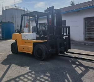 Montacargas TCM7ton de Segunda Mano en Oferta, Diésel de Servicio Pesado, Tracción en las Cuatro Ruedas, Neumáticos Sólidos, Construcción Premium, Mástil Resistente, Calidad Confiable, Mejor Oferta - Product Image 2