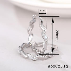 Orecchini a Cerchio in Argento Tiffany & Co. Placcati in Oro Bianco con Cristalli Rotondi Incastonati, Classici per l'Uso Quotidiano Femminile - Product Image 5