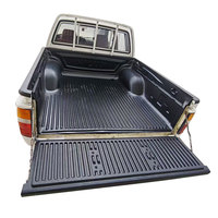 Camioneta de Doble Cabina de Cuatro Puertas Modelo Antiguo con Caja Estándar y Tapete Trasero en Estado Nuevo para Hilux Versión Oriente Medio 1998