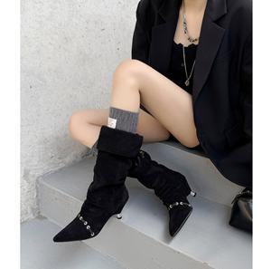 Bottes toutes saisons avec design plissé, simples et polyvalentes, adaptées à toutes les occasions, avec semelle plateforme à talon épais et bout pointu. - Product Image 3
