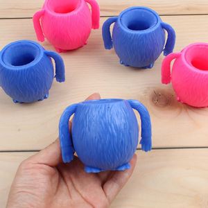 Nuevo Juguete Antiestrés de Plástico Personalizado de 13 cm, Divertido Monstruo Azul y Rojo para Apretar, para Niños, Adultos, Amigos, a Partir de 14 Años - Product Image 4