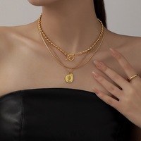 Kalung Rantai Kuba Emas Vintage Baru Berlapis Baja Anti Karat dengan Liontin Koin Kupu-kupu dan Rumbai Mutiara untuk Wanita