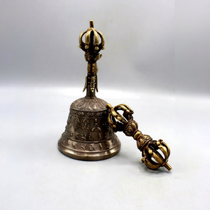 Cloche tibétaine Ghanta en bronze coulée à la main avec Vajra assorti – Ensemble de cloches acoustiques à haute vibration pour les curateurs en sonothérapie - Product Image 1