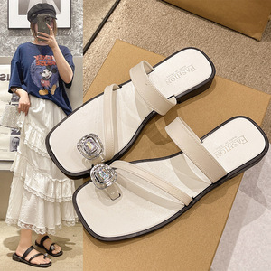 Pantuflas de invierno personalizadas al por mayor, pantuflas de felpa para interiores, pantuflas suaves para el hogar, pantuflas de lana de color liso. - Product Image 5