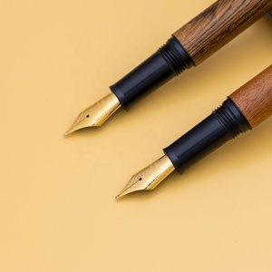 <span class=keywords><strong>Penna</strong></span> <span class=keywords><strong>Stilografica</strong></span> di Lusso in Legno con Punta Dorata, Design Calligrafico, <span class=keywords><strong>Penna</strong></span> in Legno, Regalo di <span class=keywords><strong>Laurea</strong></span> in Confezione Regalo - Product Image 3