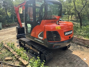 Excavatrice d'occasion pas chère Doosan DX60, mini-pelle de 6 tonnes adaptée à la ferme, en stock, moteur d'origine, cabine climatisée, CE/EPA - Product Image 2