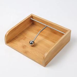 Boîte à mouchoirs en bois écologique, fabriquée en bois naturel pour la décoration moderne de la maison et des hôtels, disponible à la vente - Product Image 3