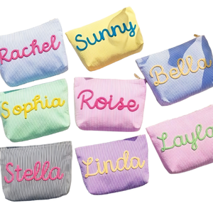 Trousse <span class=keywords><strong>de</strong></span> Maquillage Personnalisée en Seersucker avec Logo, Pochette Cosmétique Rayée Grande Capacité, Trousse <span class=keywords><strong>de</strong></span> Toilette <span class=keywords><strong>de</strong></span> Voyage, Sac à Nom Inscripion Gonflée - Product Image 2