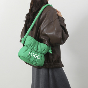 Sac fourre-tout matelassé en nylon léger et imperméable pour femme, personnalisé en usine, avec logo <span class=keywords><strong>Priant</strong></span>, idéal pour la mode féminine - Product Image 1