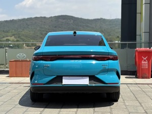 2026 Venta al por mayor de la marca BYD Qin L 545KM EV Edition, coche eléctrico puro, vehículo de nueva energía, sedán mediano de 4 puertas y 5 asientos, volante a la izquierda - Product Image 5