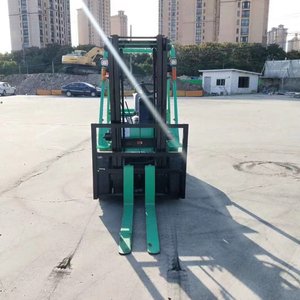 Chariot élévateur à essence Mitsubishi de 3 tonnes, mât à trois étages, pneus pneumatiques, utilisé pour les opérations sur les chaussées extérieures - Product Image 5