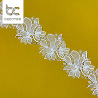 Dentelle brodée blanche pour vêtements, tissu de dentelle personnalisé, nouvelle dentelle décorative pour robe